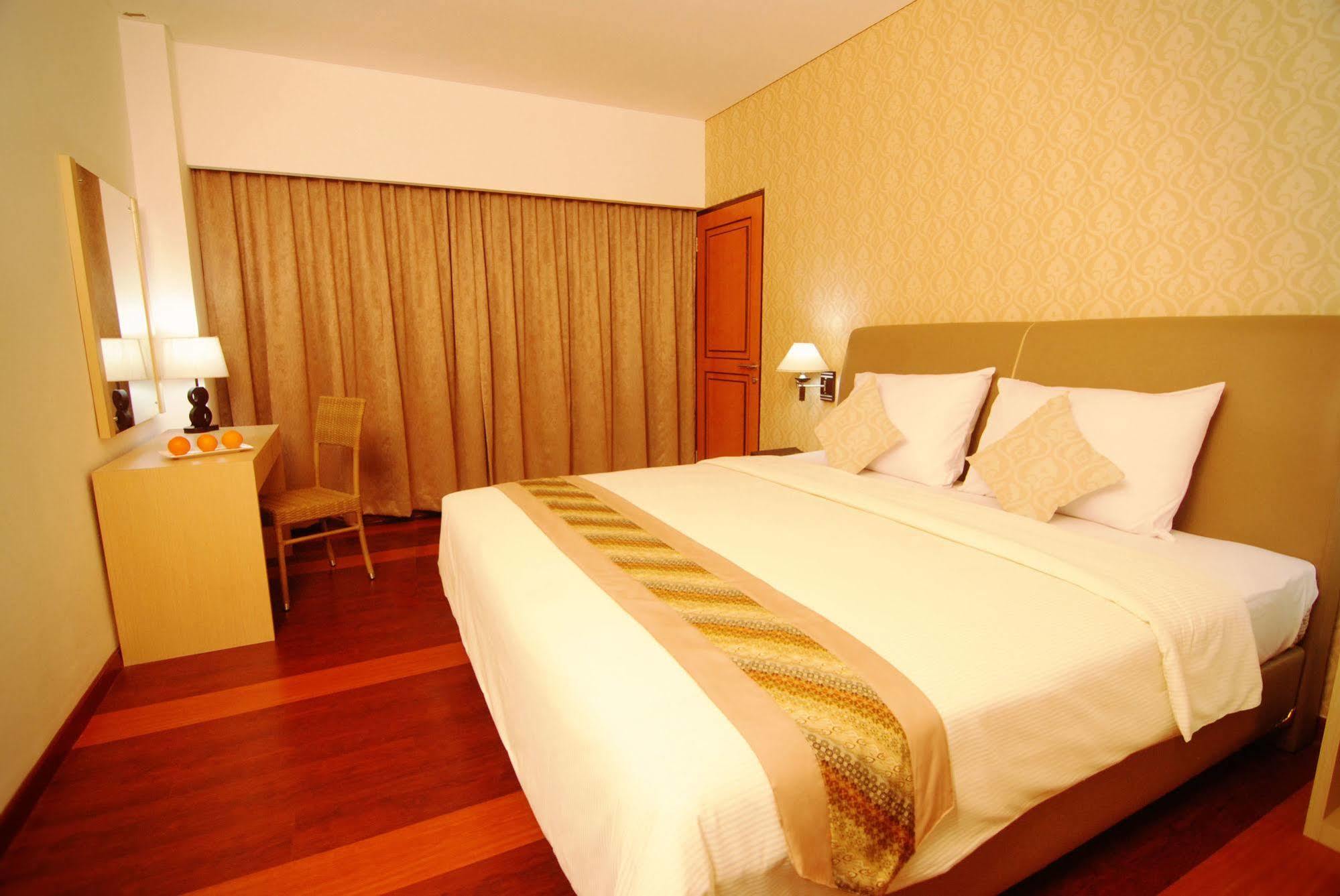 Hotel Arjuna Yogyakarta Exteriör bild
